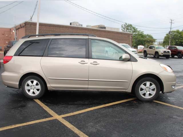 Used 2004 Toyota Sienna XLE w/ XLE Pkg 16 FWD image 5