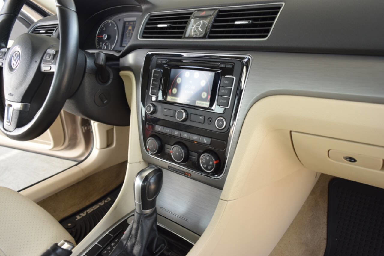 Used 2015 Volkswagen Passat TDI SE image 24