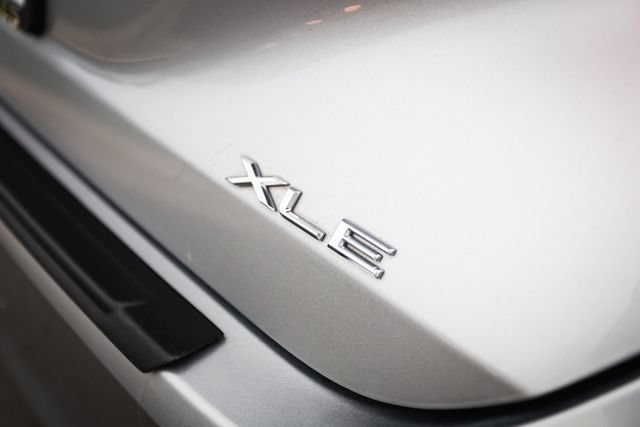 Used 2020 Toyota Avalon XLE w/ Moonroof Package FWD image 19