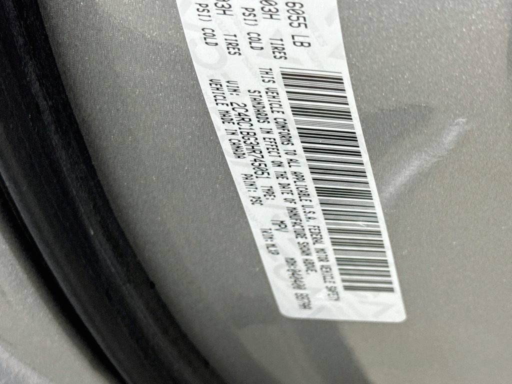 Used 2017 Chrysler Pacifica Touring-L w/ Tire & Wheel Group FWD image 40