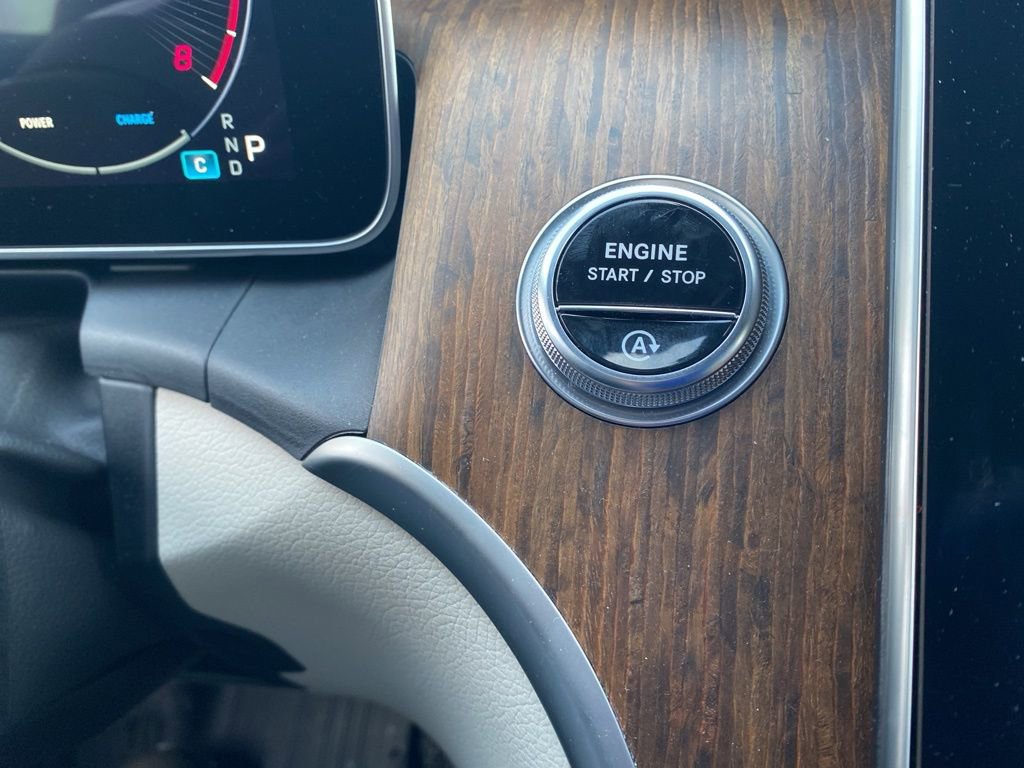 Used 2024 Mercedes-Benz GLC 300 4MATIC image 11