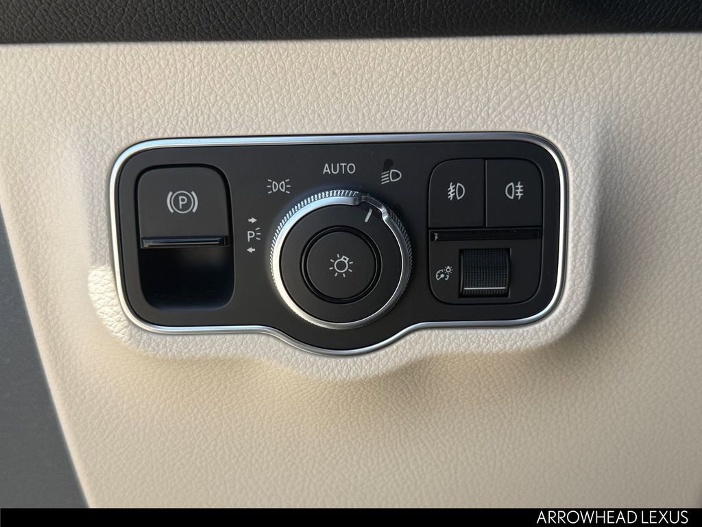 Used 2025 Mercedes-Benz GLB 250 image 22