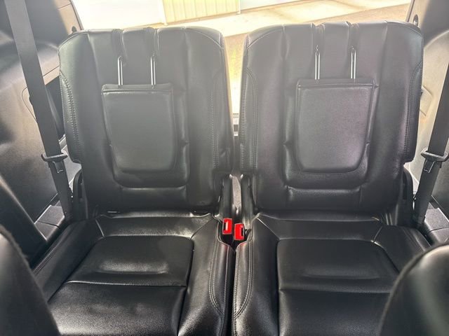 Used 2019 Ford Explorer XLT w/ Equipment Group 202A AWD/4WD image 11