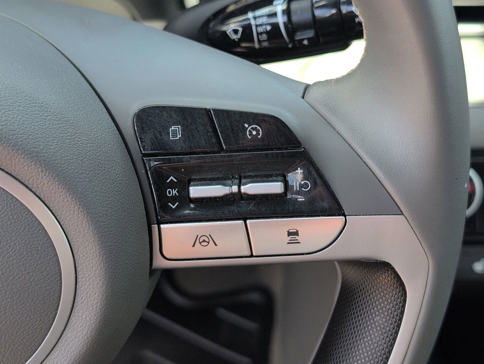 Used 2023 Hyundai Elantra SEL w/ Convenience Package FWD image 25