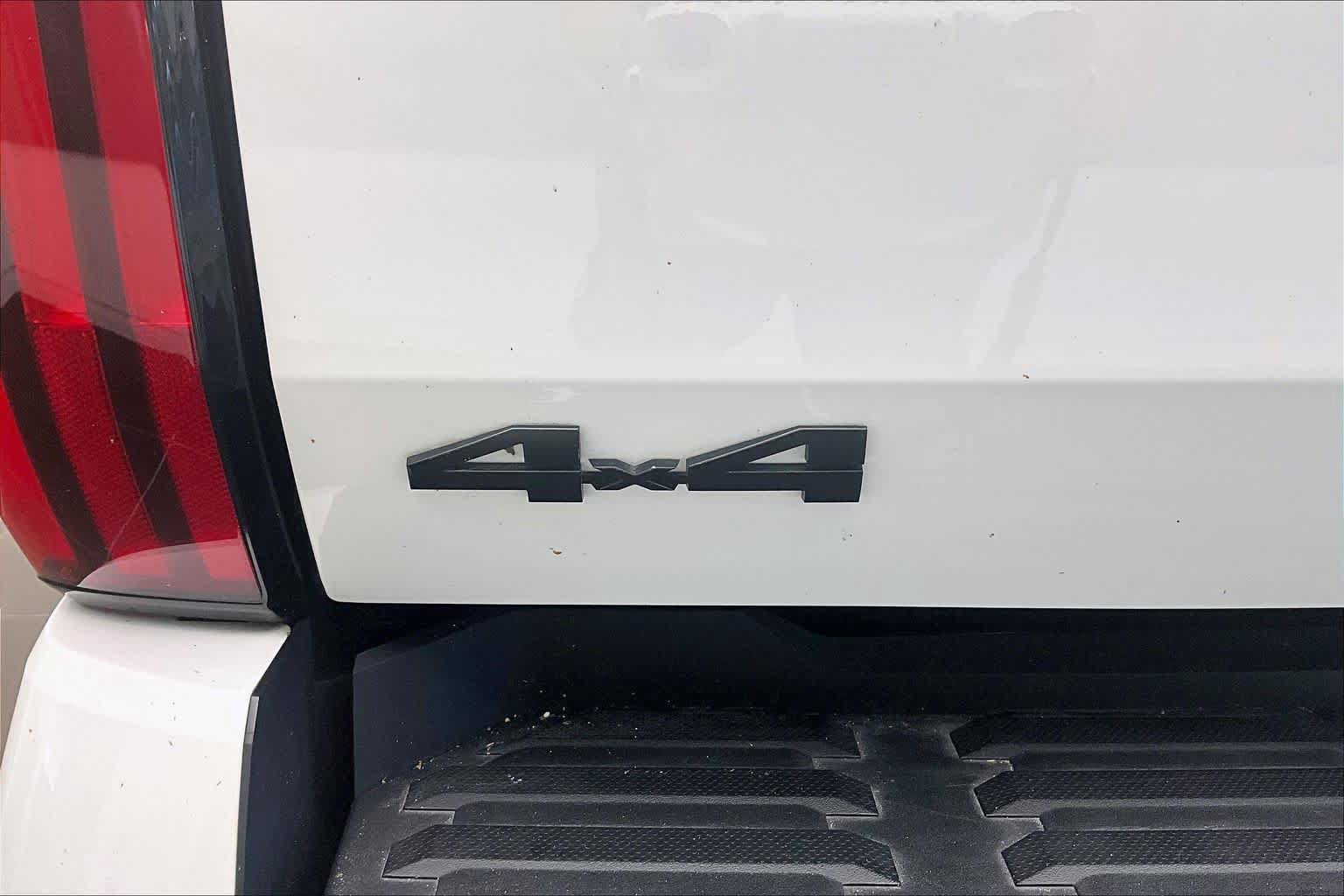 Used 2025 Toyota Tundra SR5 w/ TRD Off-Road Package AWD/4WD image 31