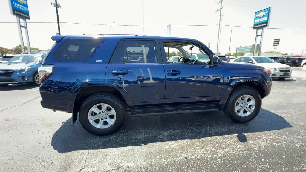 Used 2016 Toyota 4Runner SR5 AWD/4WD image 9