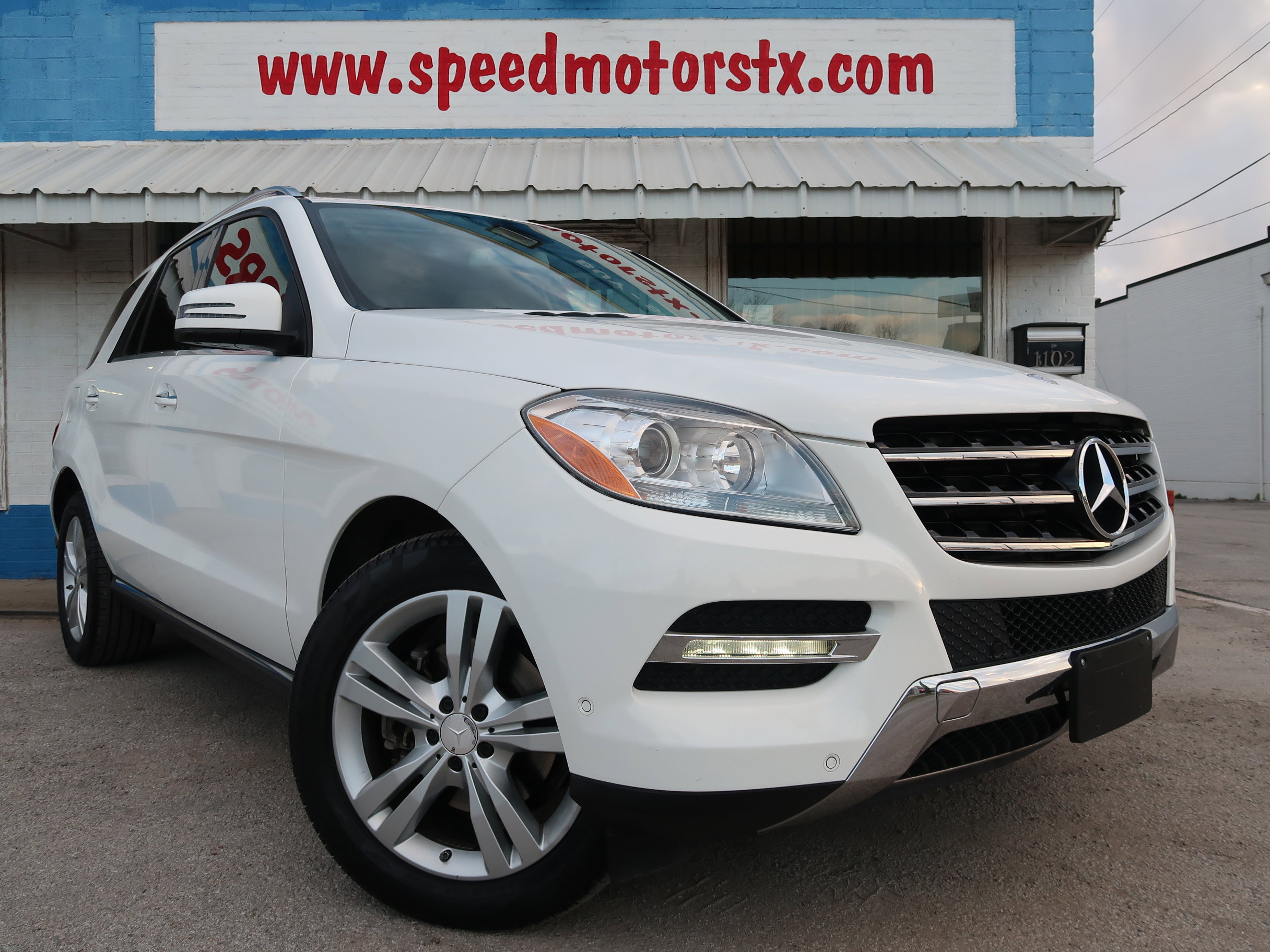 Used 2015 Mercedes-Benz ML 250 BlueTEC 4MATIC w/ Premium 1 Package image 2