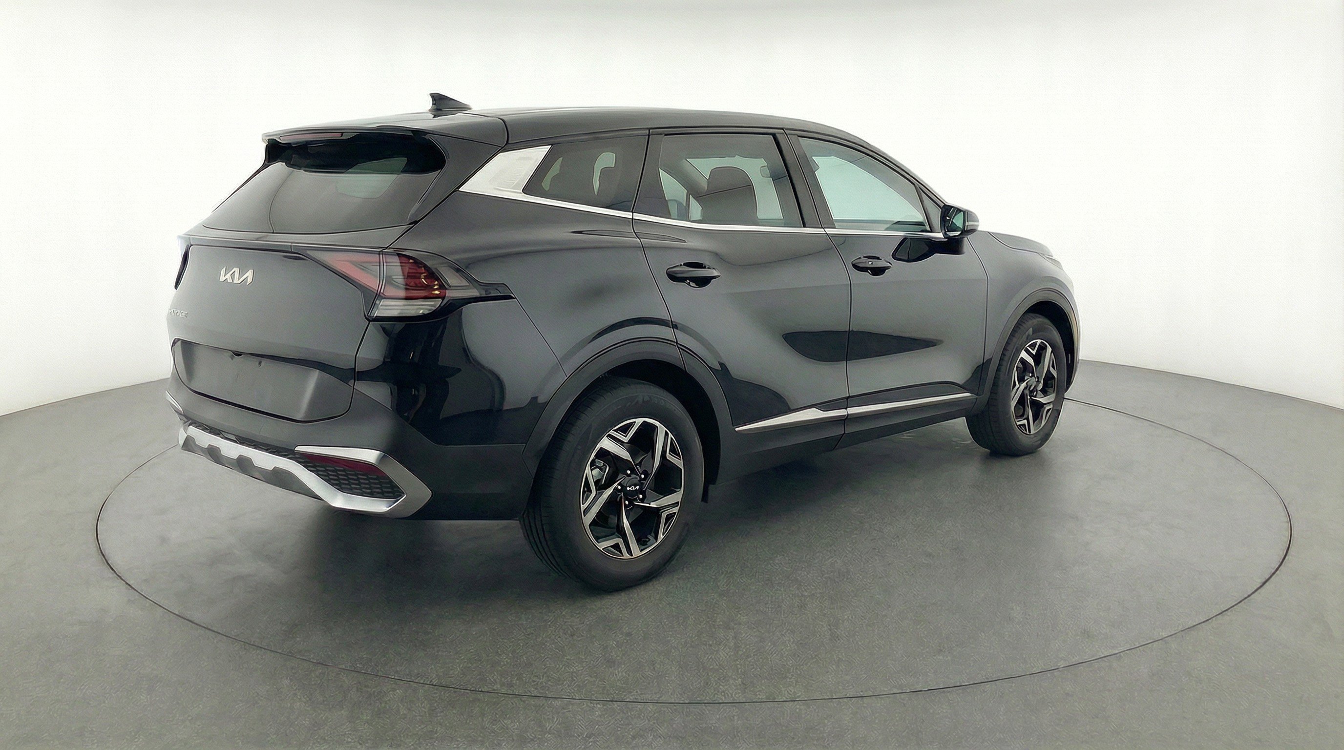 Used 2025 Kia Sportage LX image 9