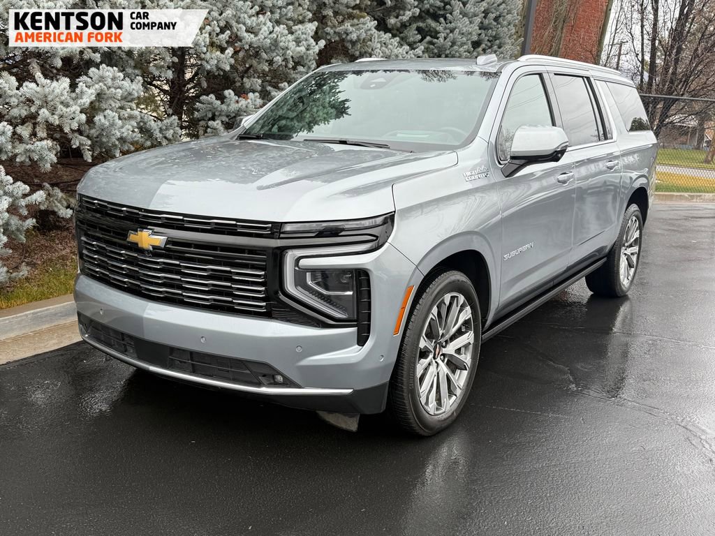 Used 2025 Chevrolet Suburban High Country image 3