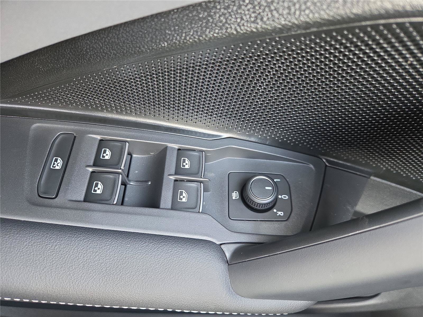 New 2026 Volkswagen Tiguan SE AWD/4WD image 12