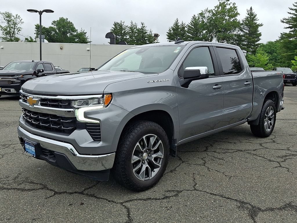 Used 2024 Chevrolet Silverado 1500 LT AWD/4WD image 3