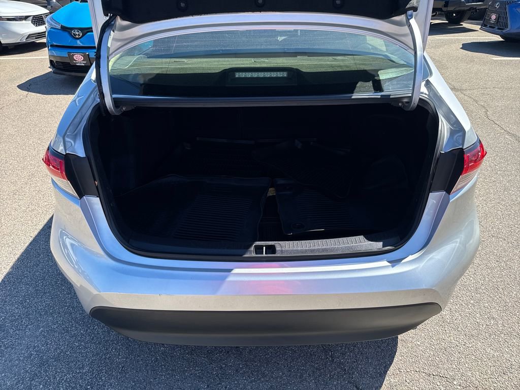 Used 2025 Toyota Corolla LE AWD/4WD image 39