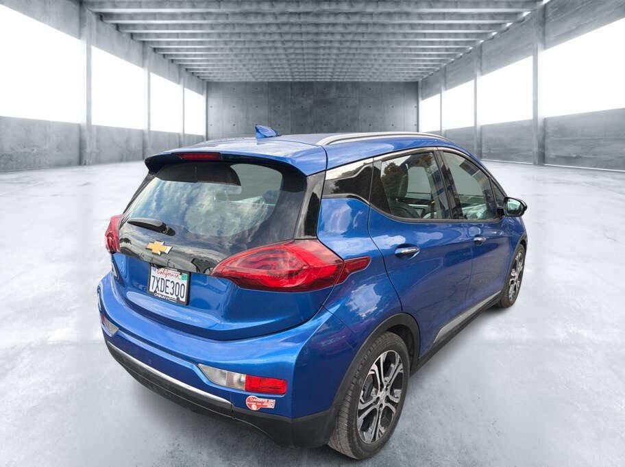 Used 2017 Chevrolet Bolt Premier w/ Driver Confidence II Package FWD image 3
