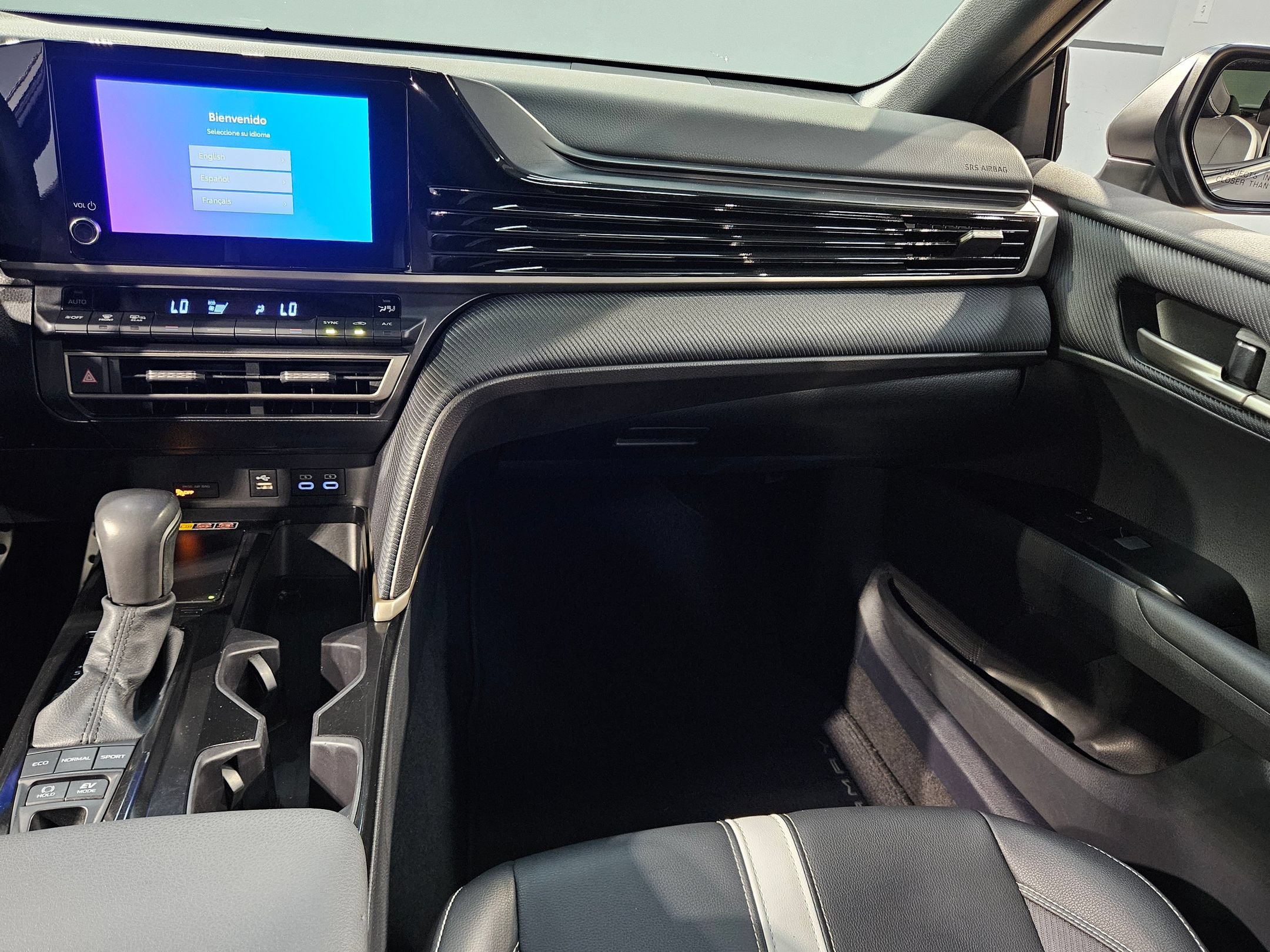 Used 2025 Toyota Camry SE FWD image 11