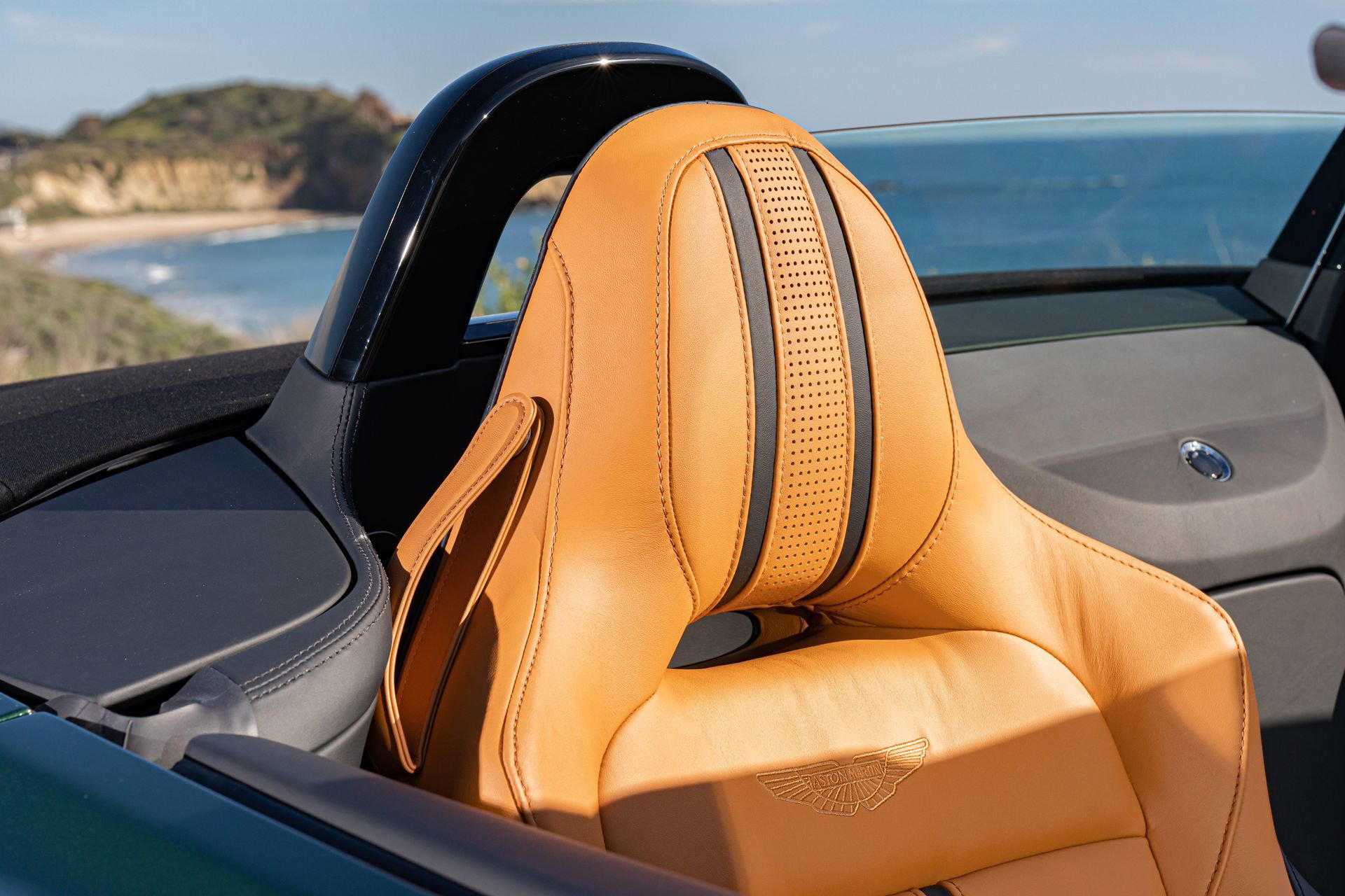 Used 2023 Aston Martin V8 Vantage Roadster image 24