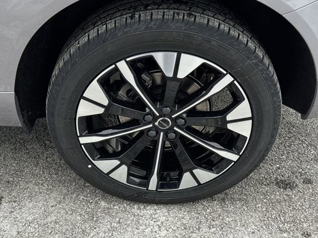 New 2026 Volvo XC60 B5 Plus w/ Protection Package Premier AWD/4WD image 33