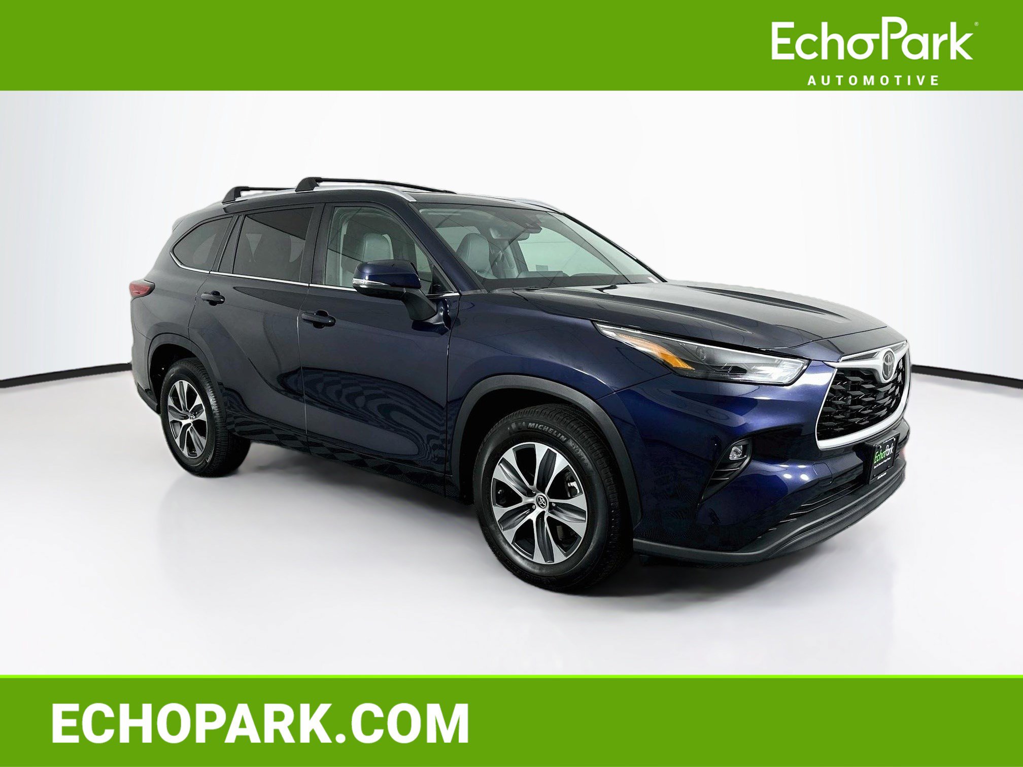 Used 2023 Toyota Highlander XLE FWD image 1