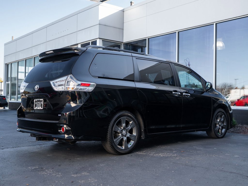 Used 2016 Toyota Sienna SE Premium image 6