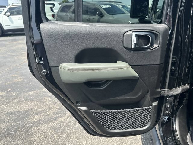 Certified 2025 Jeep Gladiator Mojave AWD/4WD image 23