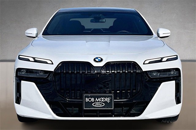 Used 2023 BMW 760i xDrive image 3