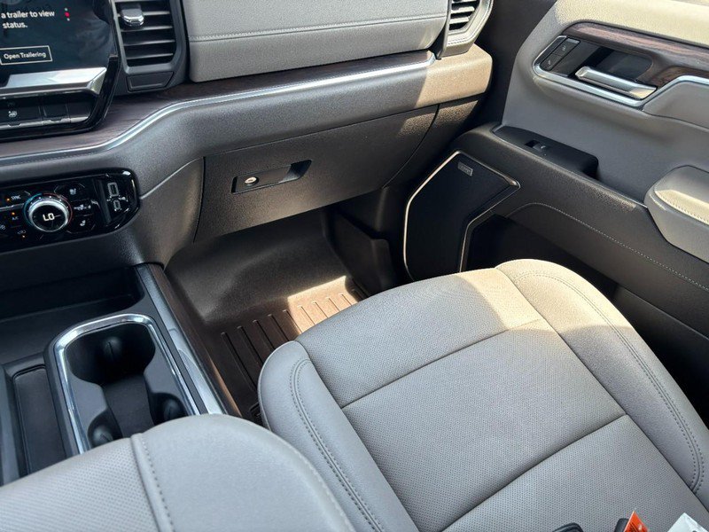 Used 2024 GMC Sierra 1500 SLT w/ SLT Premium Package AWD/4WD image 17