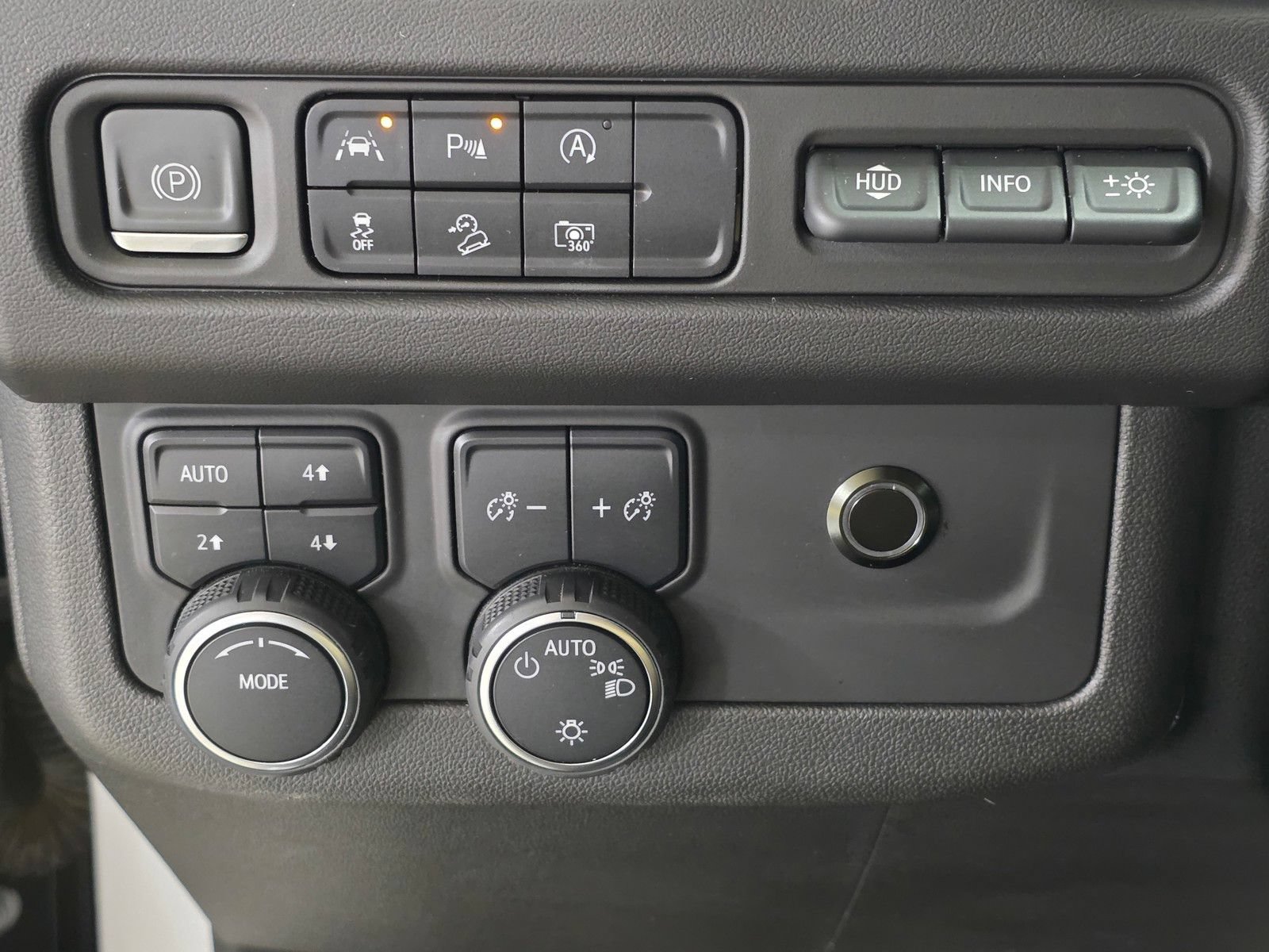 Used 2023 Chevrolet Tahoe Premier AWD/4WD image 36