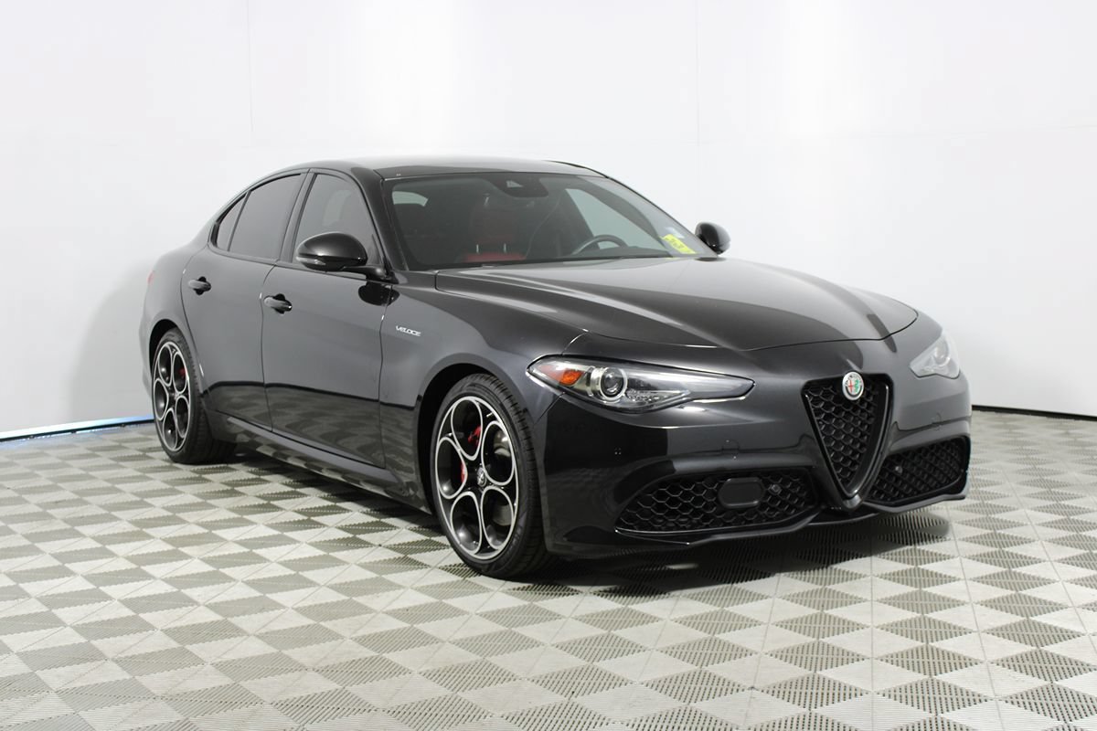Used 2023 Alfa Romeo Giulia Veloce RWD image 36