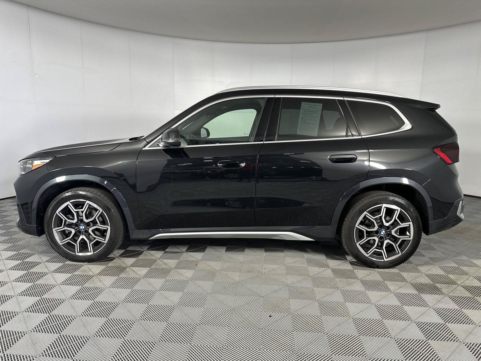 Used 2025 BMW X1 xDrive28i w/ Convenience Package AWD/4WD image 5