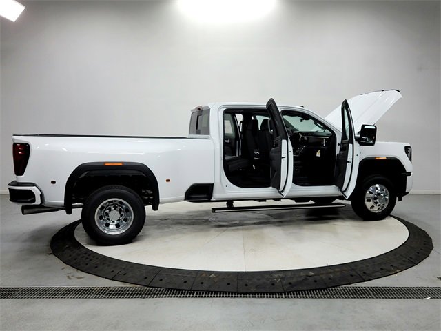New 2026 GMC Sierra 3500 Denali w/ Denali Reserve Package image 16