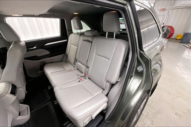 Used 2015 Toyota Highlander XLE AWD/4WD image 20