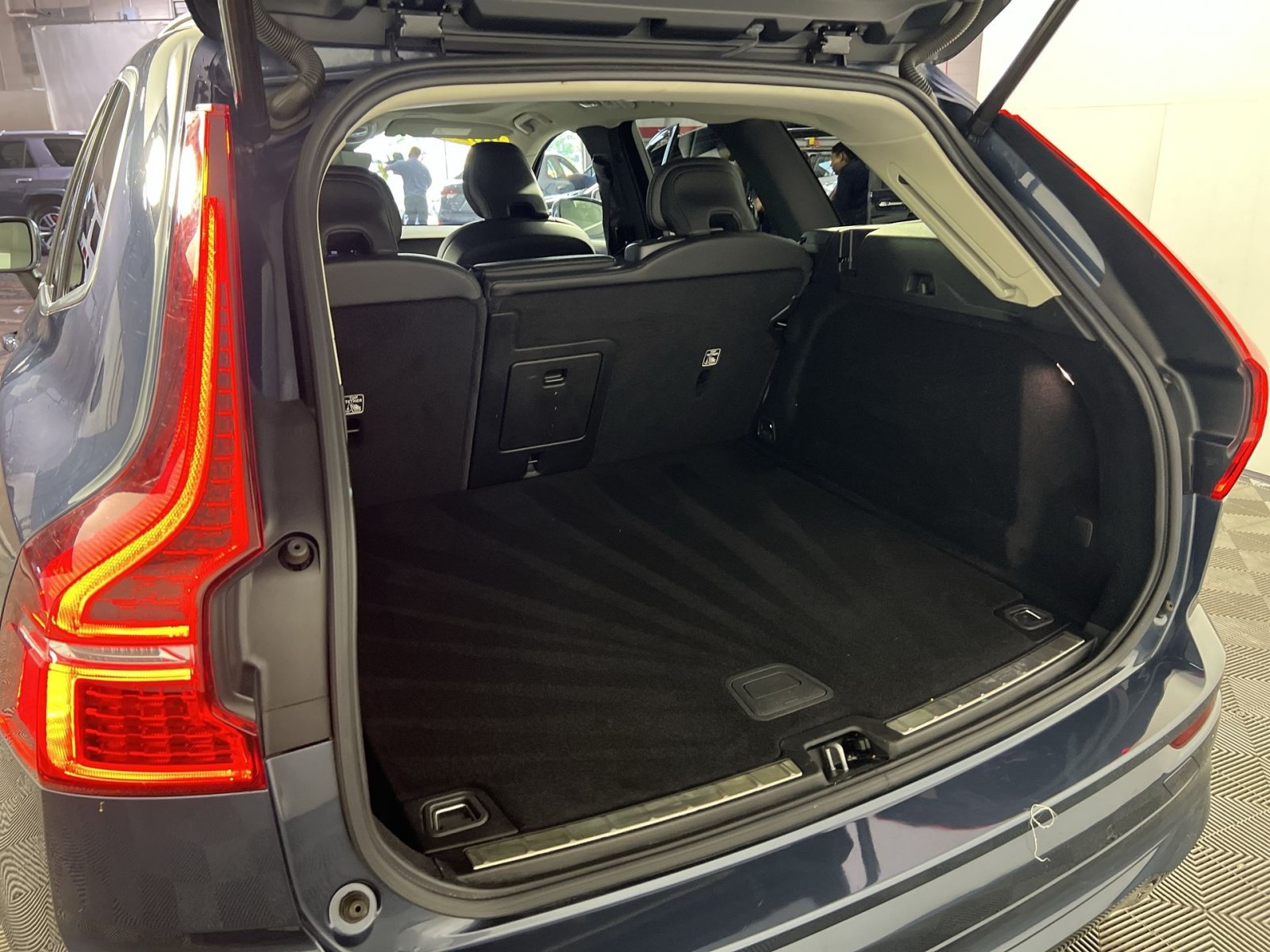Used 2022 Volvo XC60 B5 Momentum w/ Climate Package FWD image 27