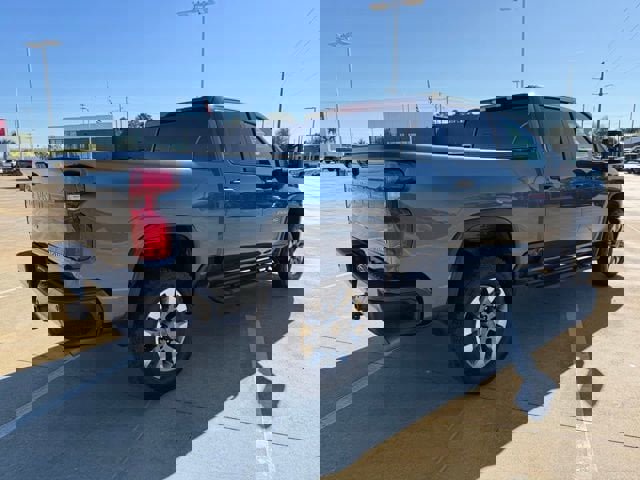 Used 2025 Chevrolet Silverado 2500 Custom w/ Custom Value Package image 5