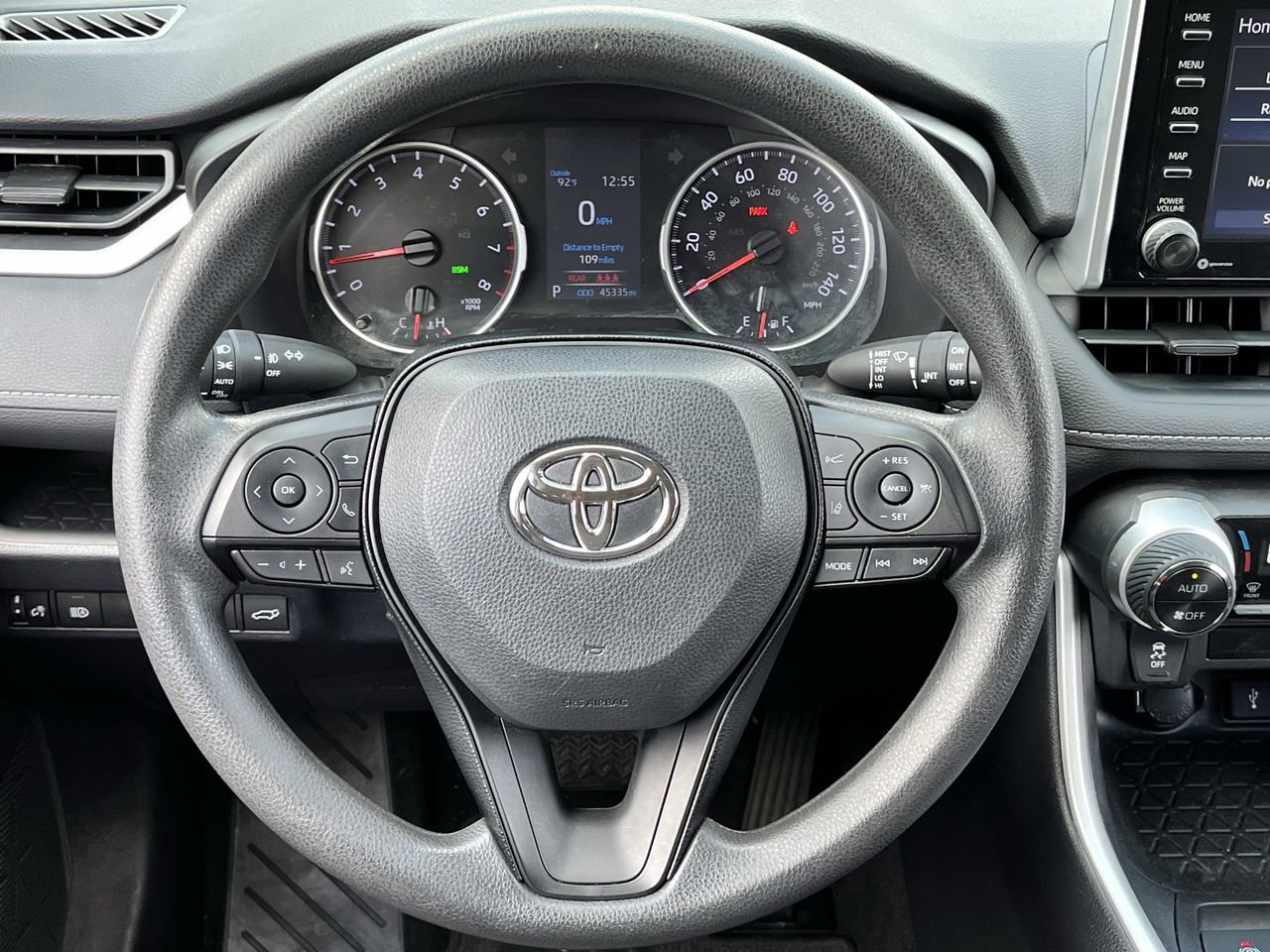 Used 2020 Toyota RAV4 XLE w/ Convenience Package FWD image 11