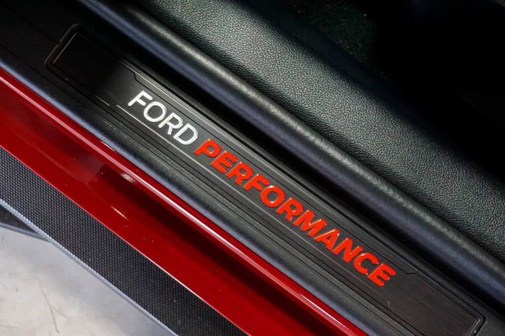 Used 2021 Ford Mustang Shelby GT500 w/ Carbon Fiber Track Pack RWD image 47
