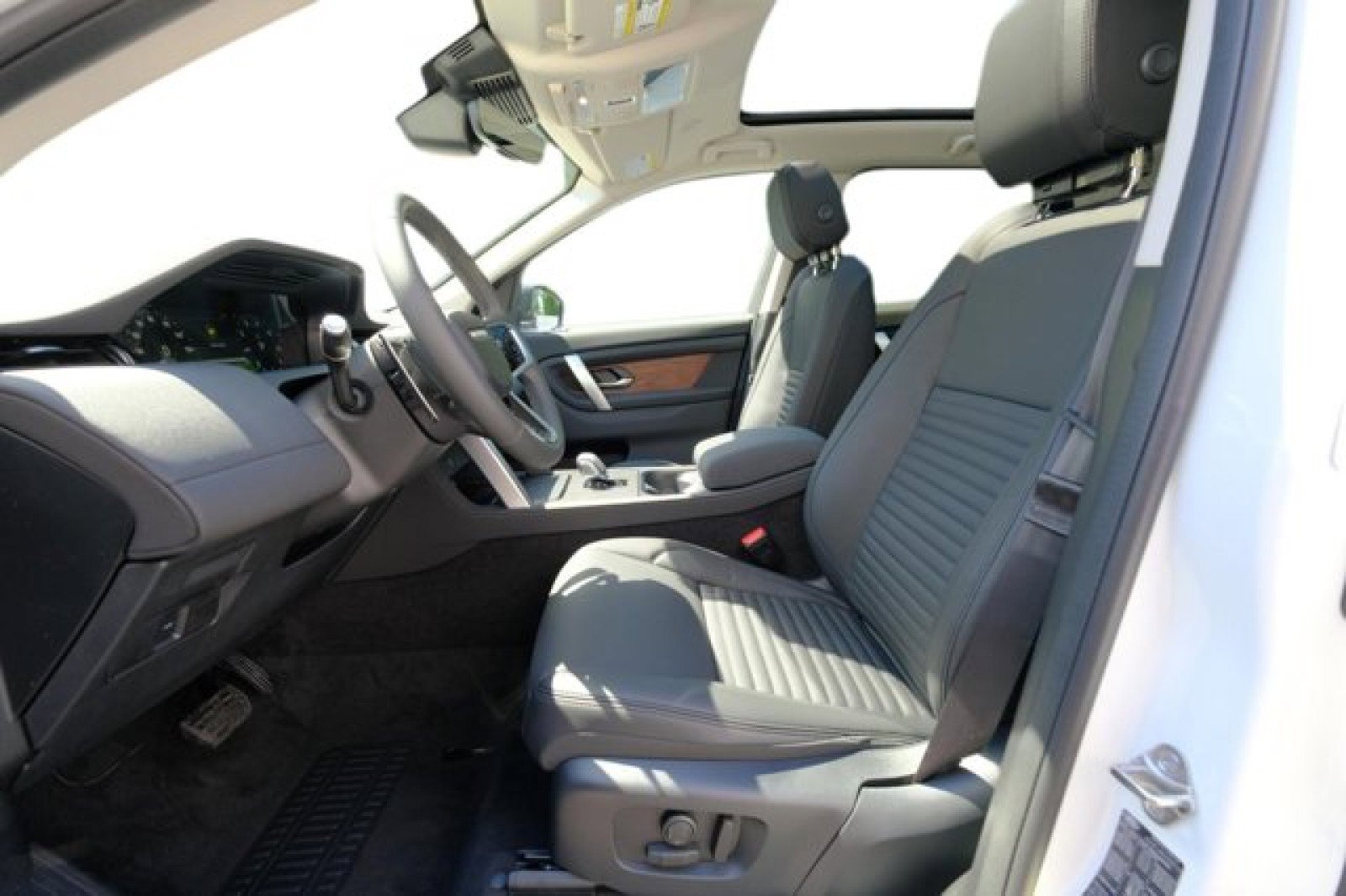 Certified 2024 Land Rover Discovery Sport S image 12