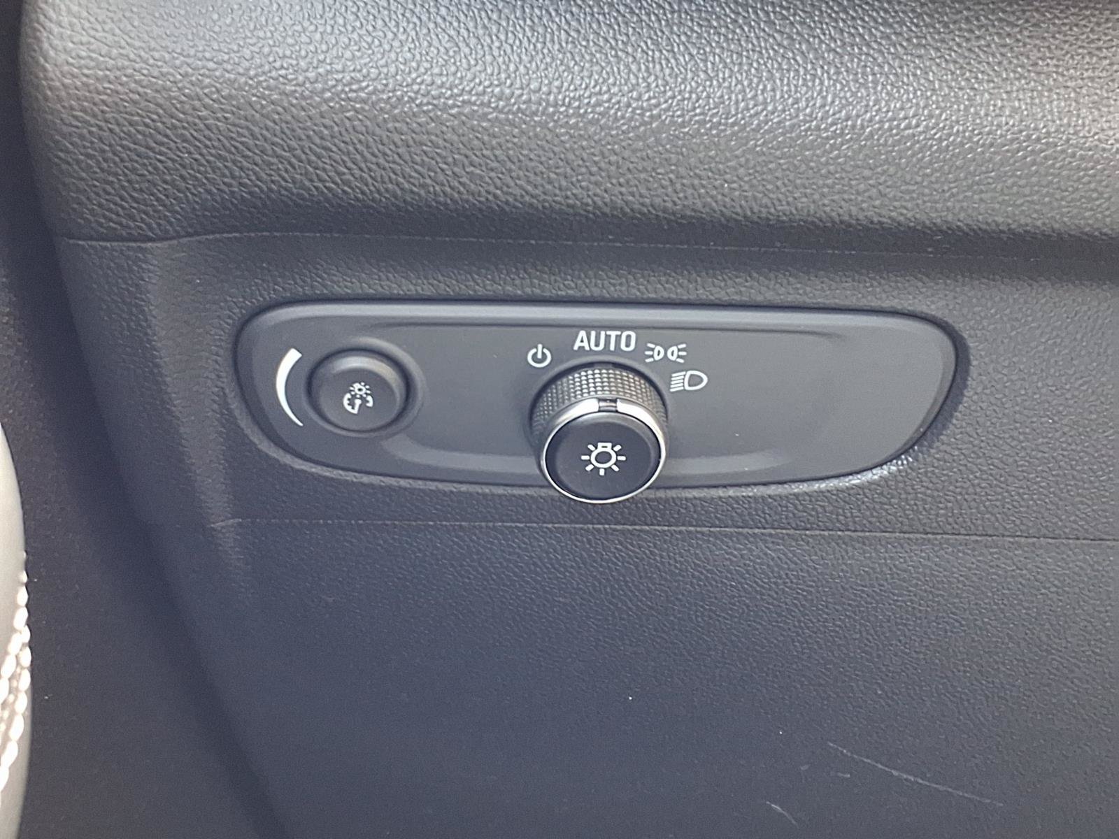 Used 2023 Buick Envision Essence w/ Sport Touring Package FWD image 11