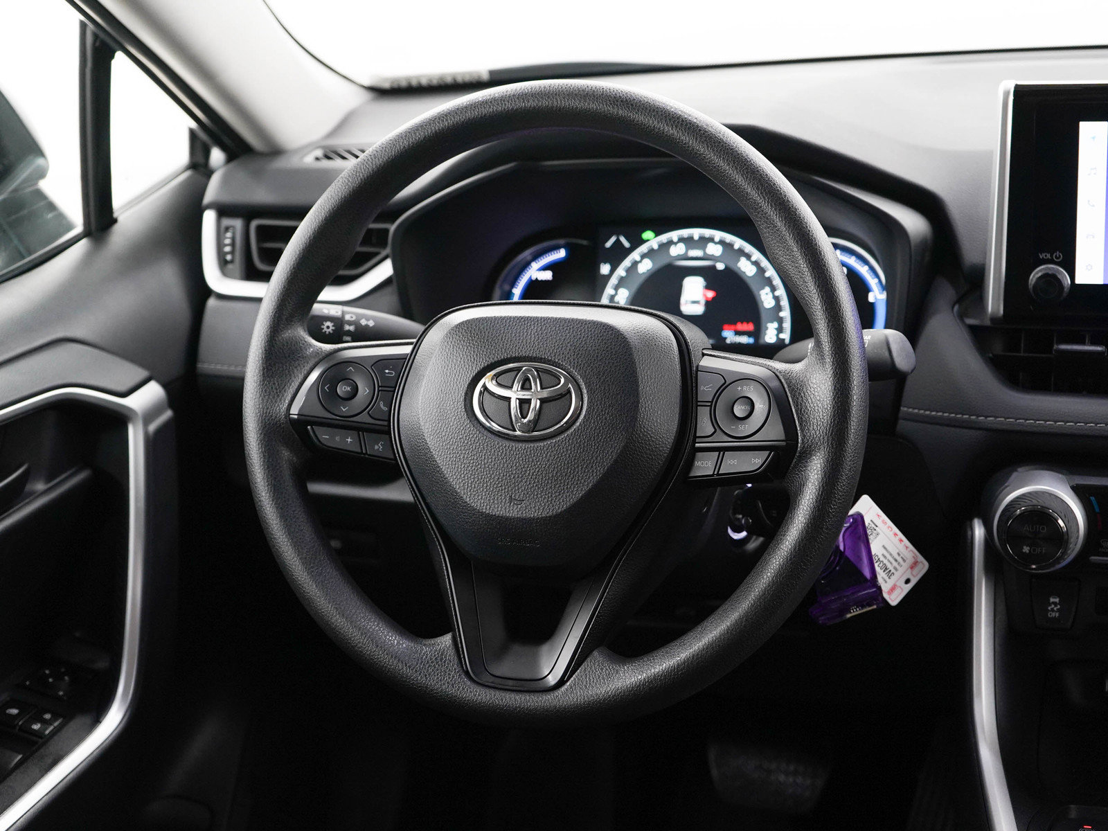Used 2025 Toyota RAV4 LE AWD/4WD image 14