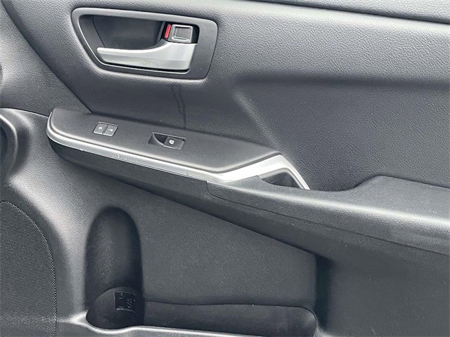 Used 2017 Toyota Camry SE image 16