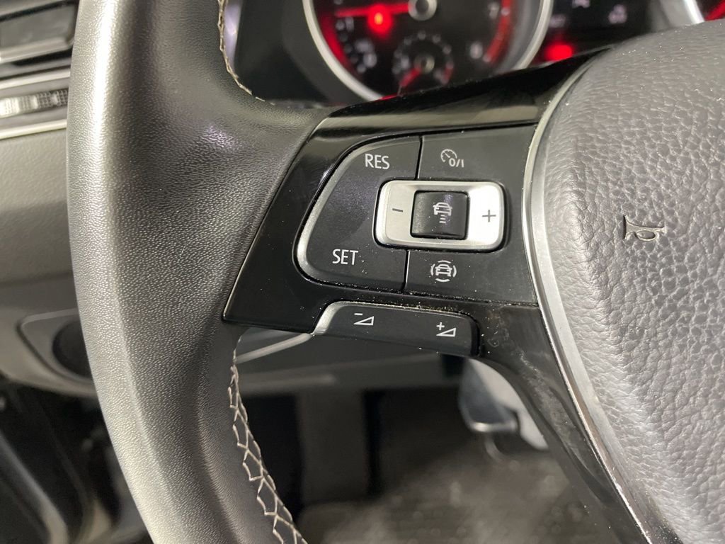 Used 2021 Volkswagen Tiguan SE w/ Panoramic Sunroof Package AWD/4WD image 13