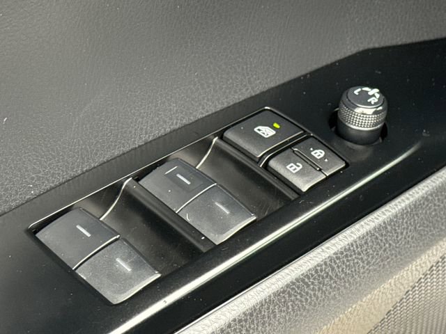 Used 2025 Toyota Camry SE w/ Convenience Package image 20