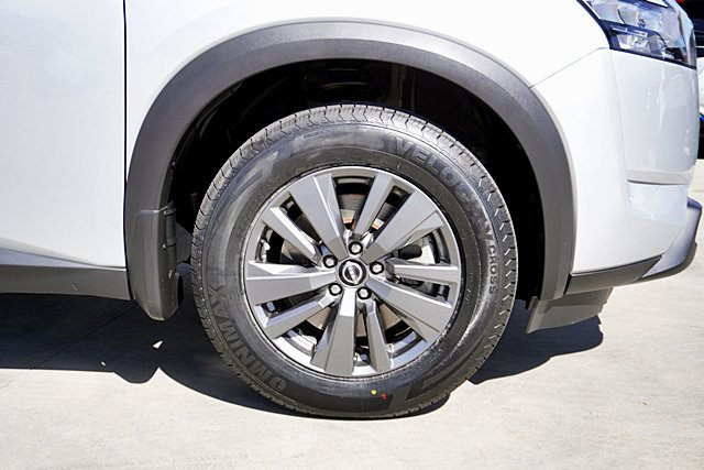Used 2024 Nissan Pathfinder SV FWD image 14