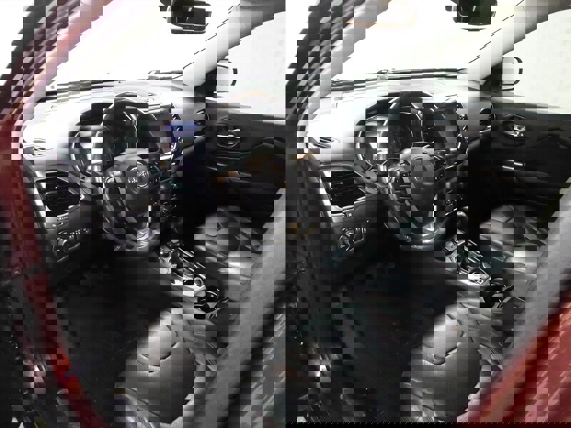 Used 2019 Jeep Cherokee Limited w/ Luxury Group image 18