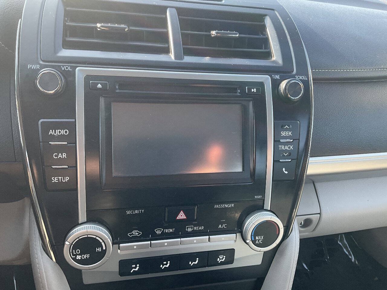 Used 2014 Toyota Camry LE FWD image 16