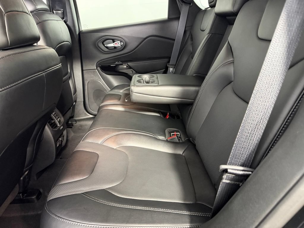 Used 2023 Jeep Cherokee Altitude Lux w/ Mopar Interior Package AWD/4WD image 27