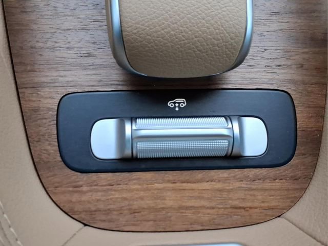 Used 2024 Mercedes-Benz GLS 450 4MATIC image 27