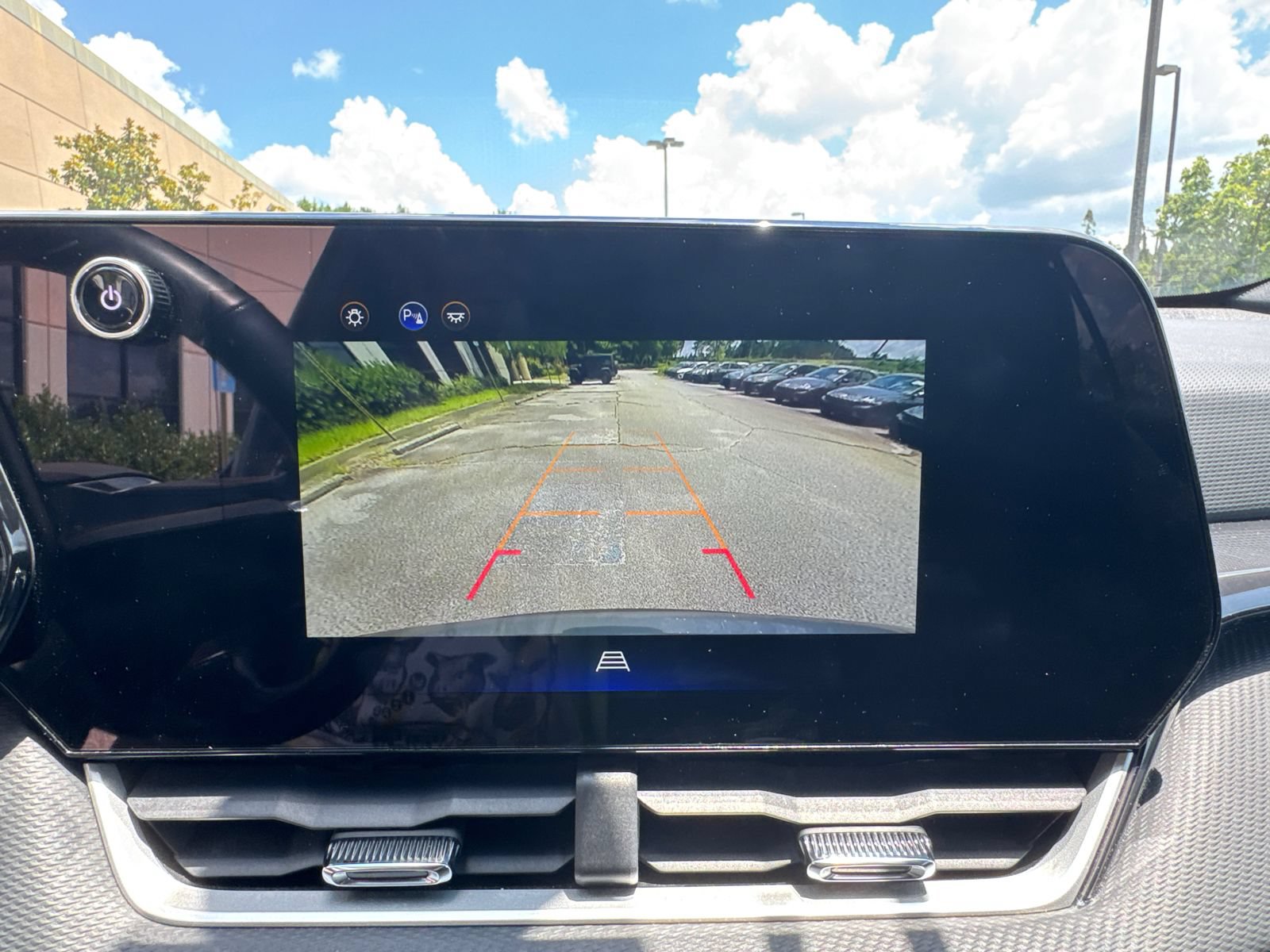 Used 2025 Chevrolet Equinox LT FWD image 29
