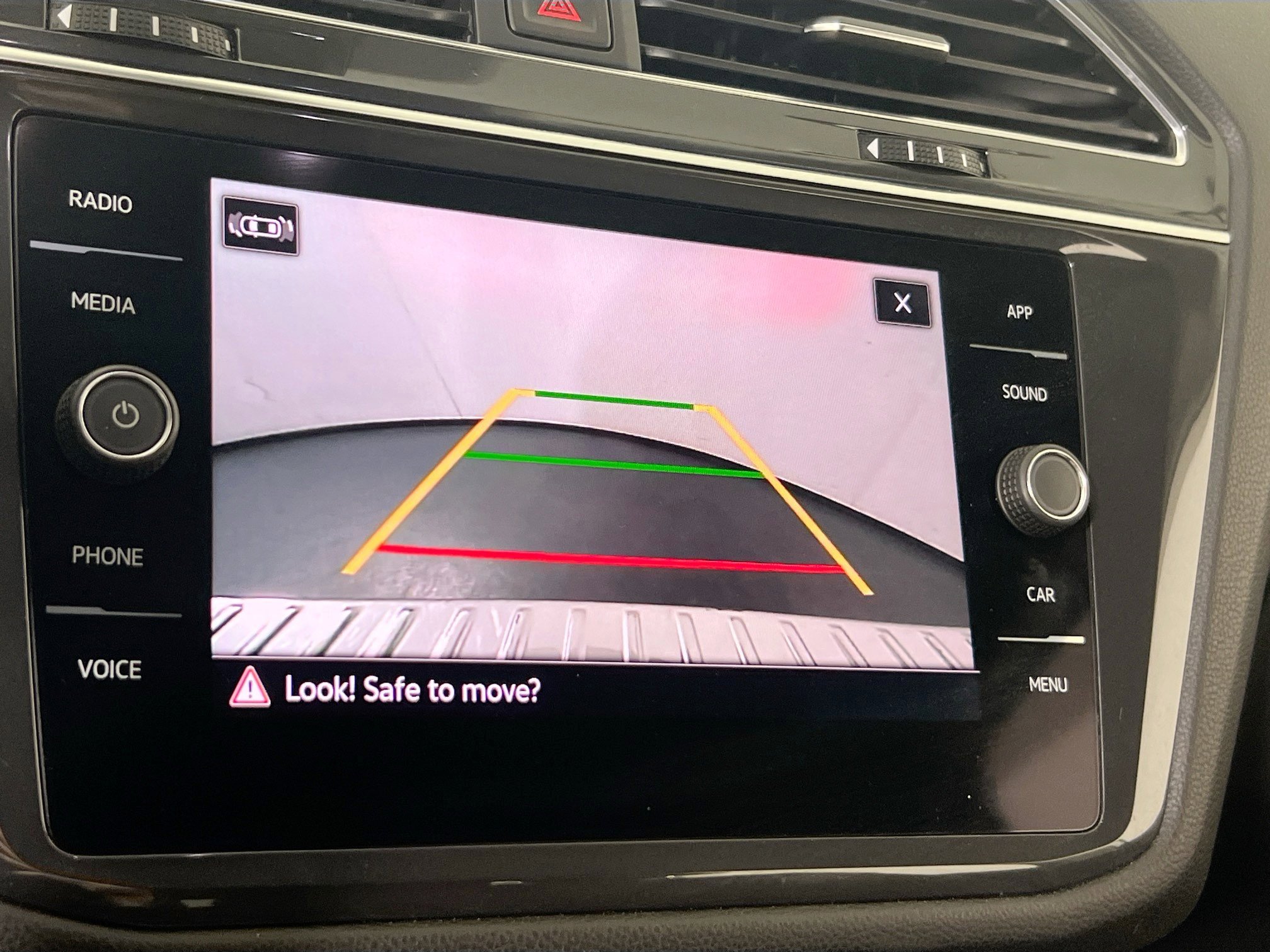 Used 2022 Volkswagen Tiguan SE AWD/4WD image 13