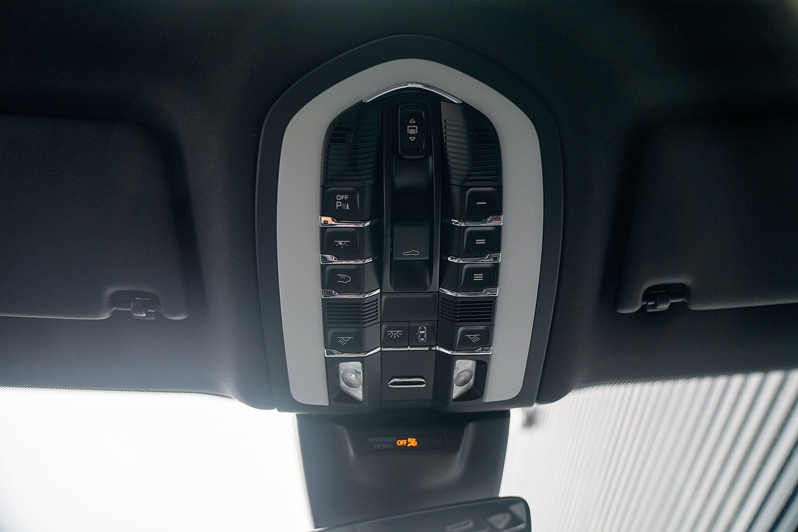 Certified 2026 Porsche Macan AWD/4WD image 10