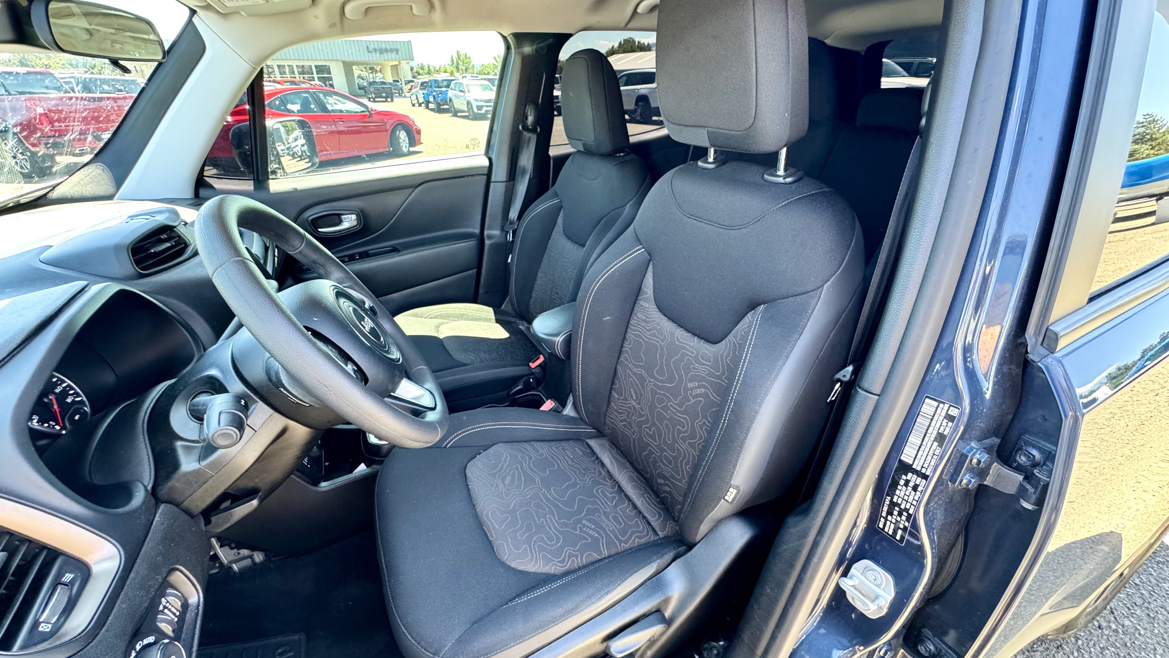 Used 2023 Jeep Renegade Latitude AWD/4WD image 14