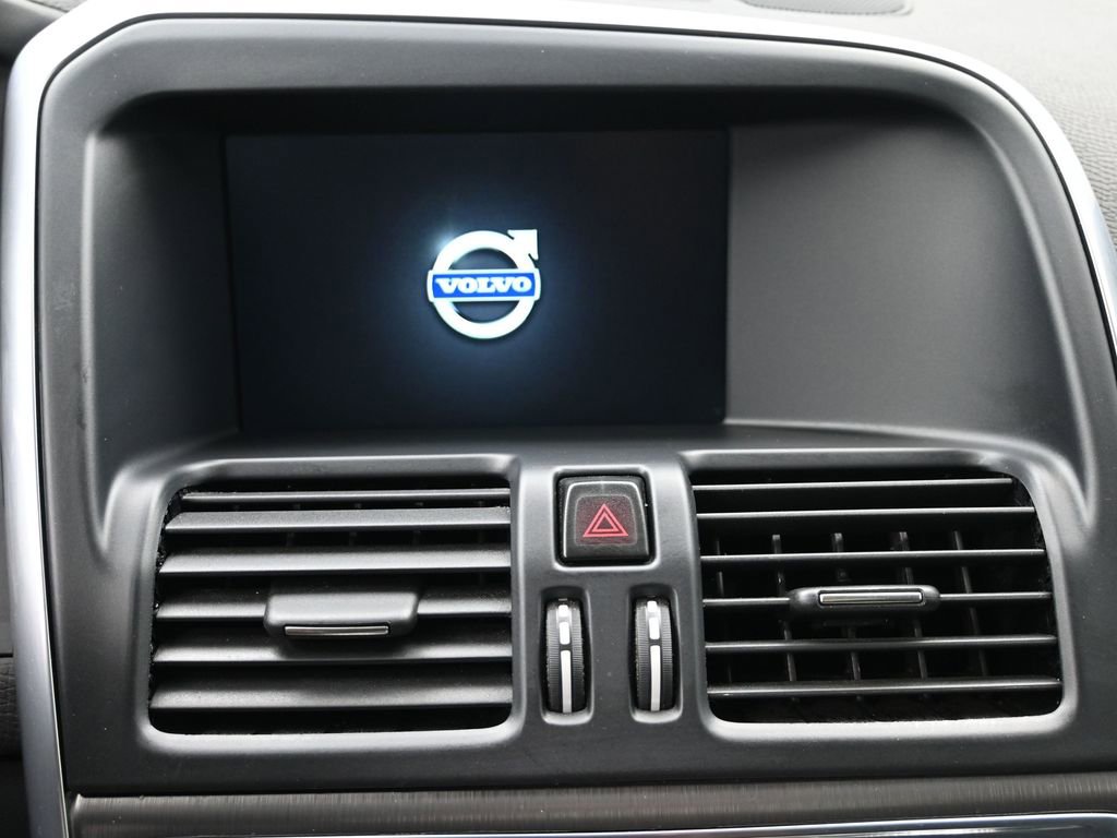 Used 2015 Volvo XC60 T6 Platinum image 11